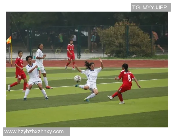 激烈对抗燃情赛场足球比赛精彩瞬间回顾与分析